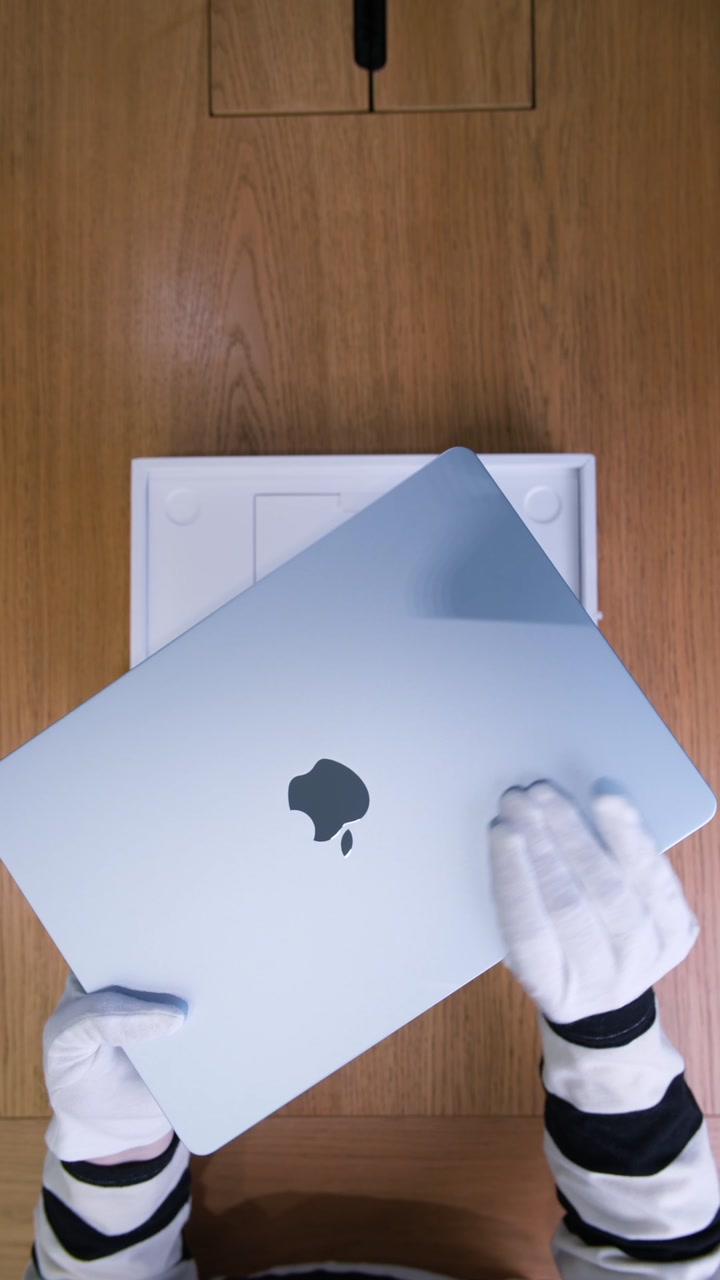 Apple MacBook Air 13 (2026) M5 Sky Blue