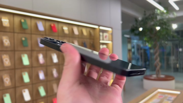 iPhone 14 Midnight