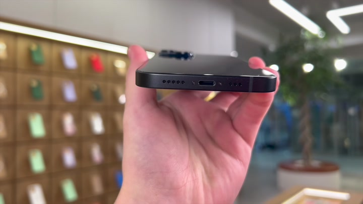 iPhone 14 Midnight