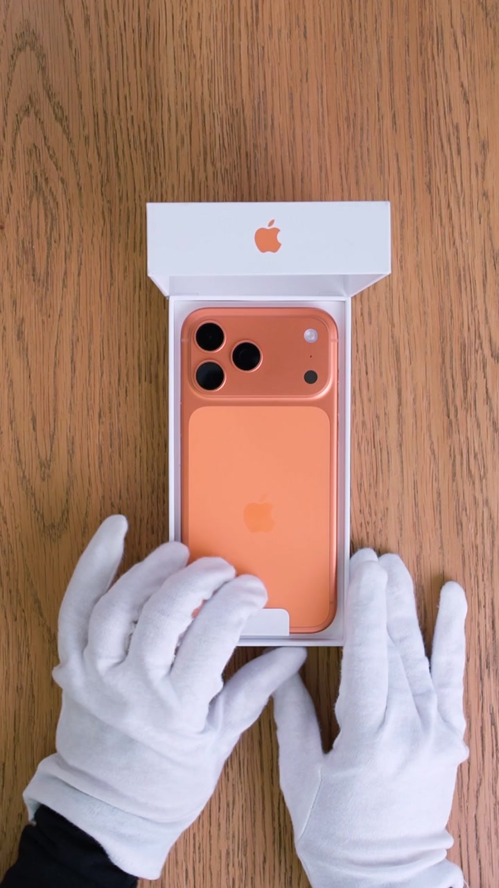 Apple iPhone 17 Pro Max Cosmic Orange (Оранжевый)