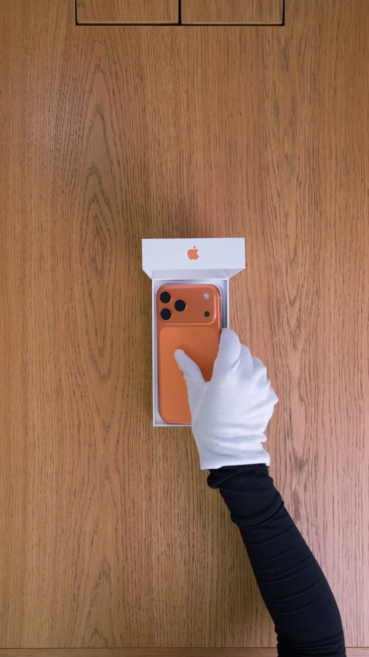 Apple iPhone 17 Pro Max Cosmic Orange (Оранжевый)