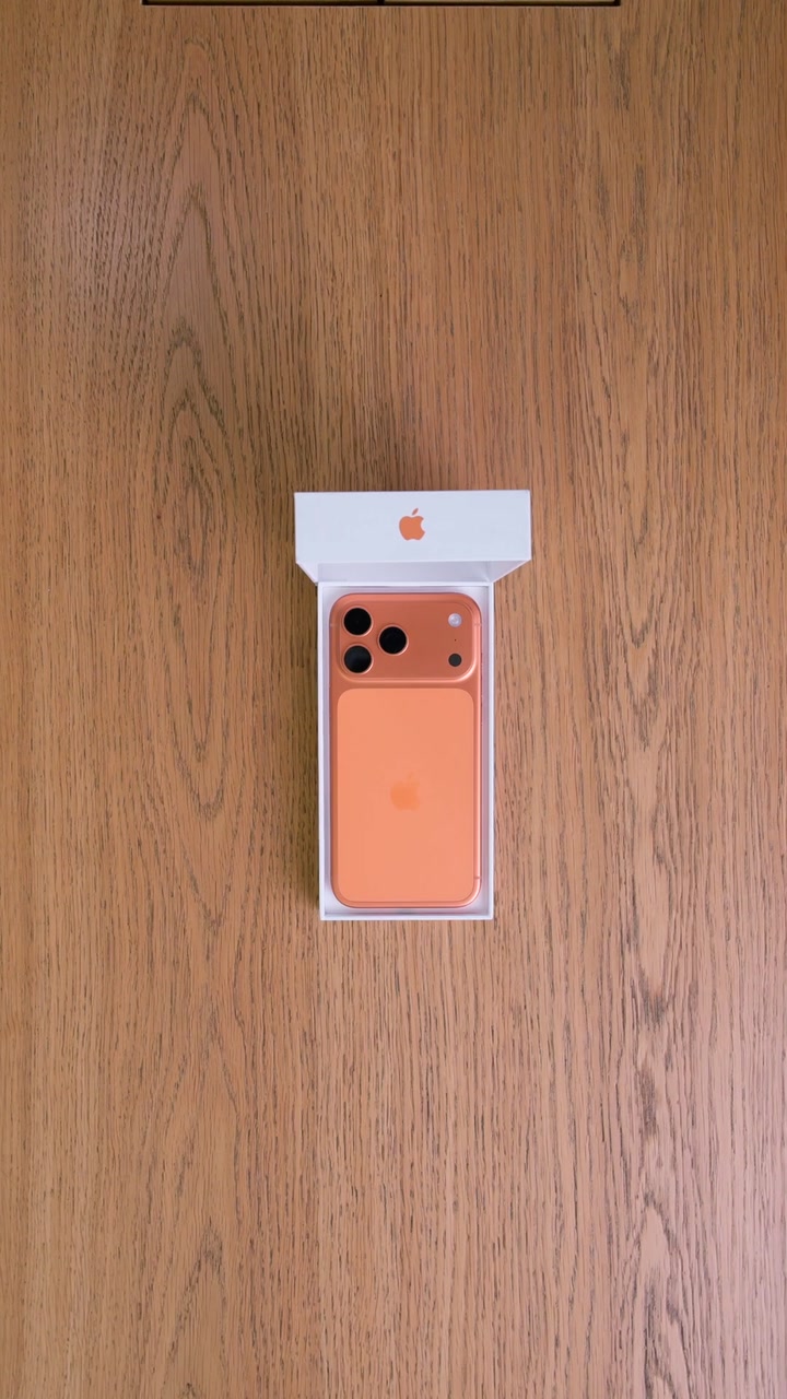 Apple iPhone 17 Pro Max Cosmic Orange (Оранжевый)