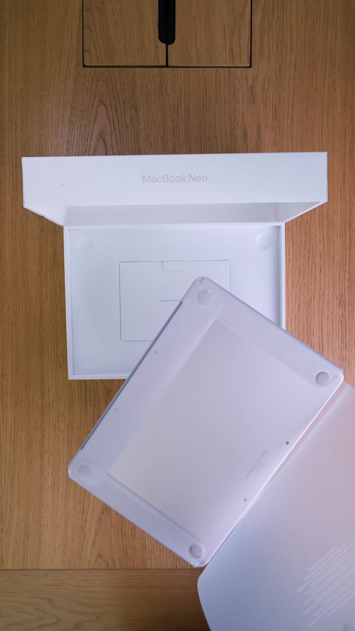 Apple MacBook Neo (2026) A18 Pro (6CPU/5GPU/8GB/512GB) Blush (MHFJ4)
