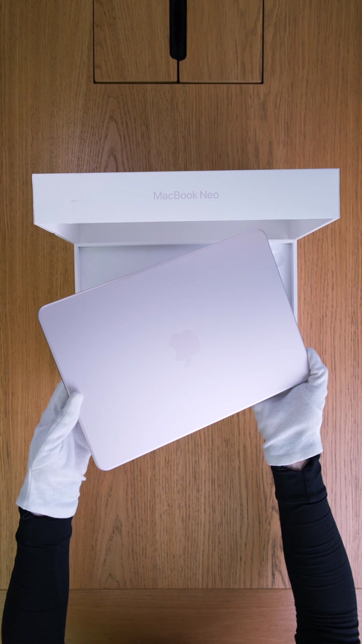 Apple MacBook Neo (2026) A18 Pro (6CPU/5GPU/8GB/512GB) Blush (MHFJ4)