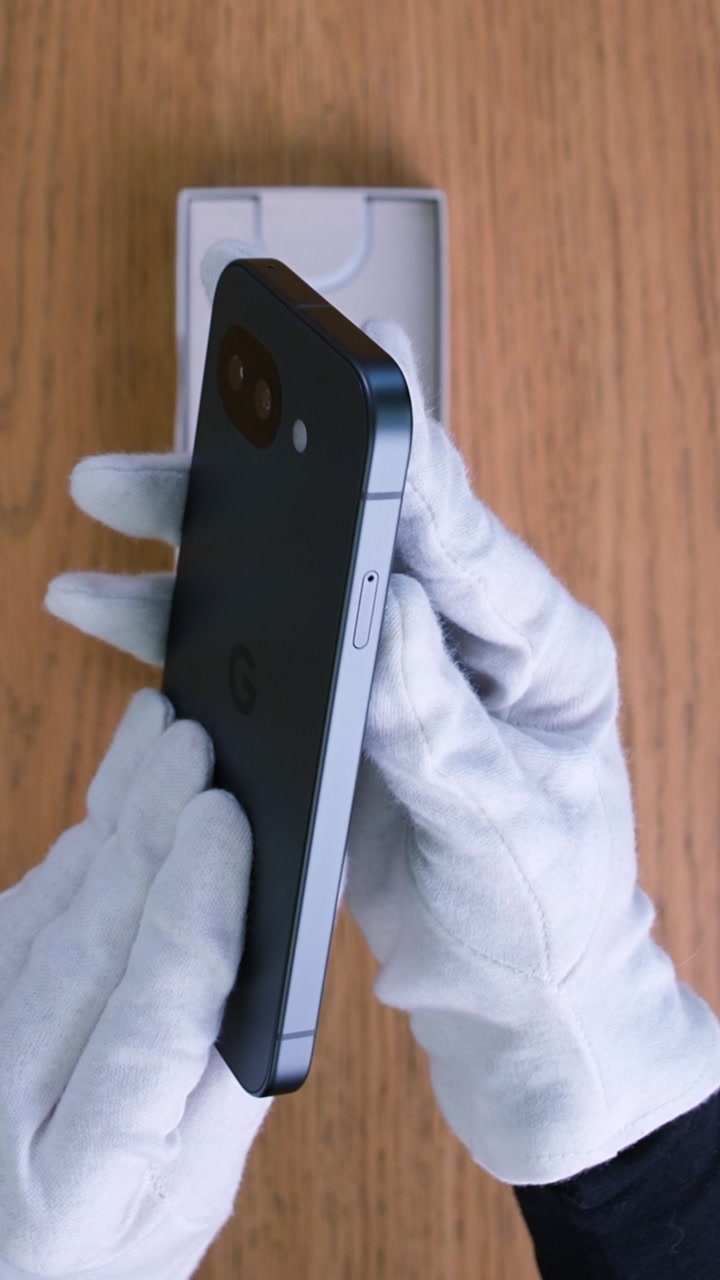 Смартфон Google Pixel 10a (Obsidian)