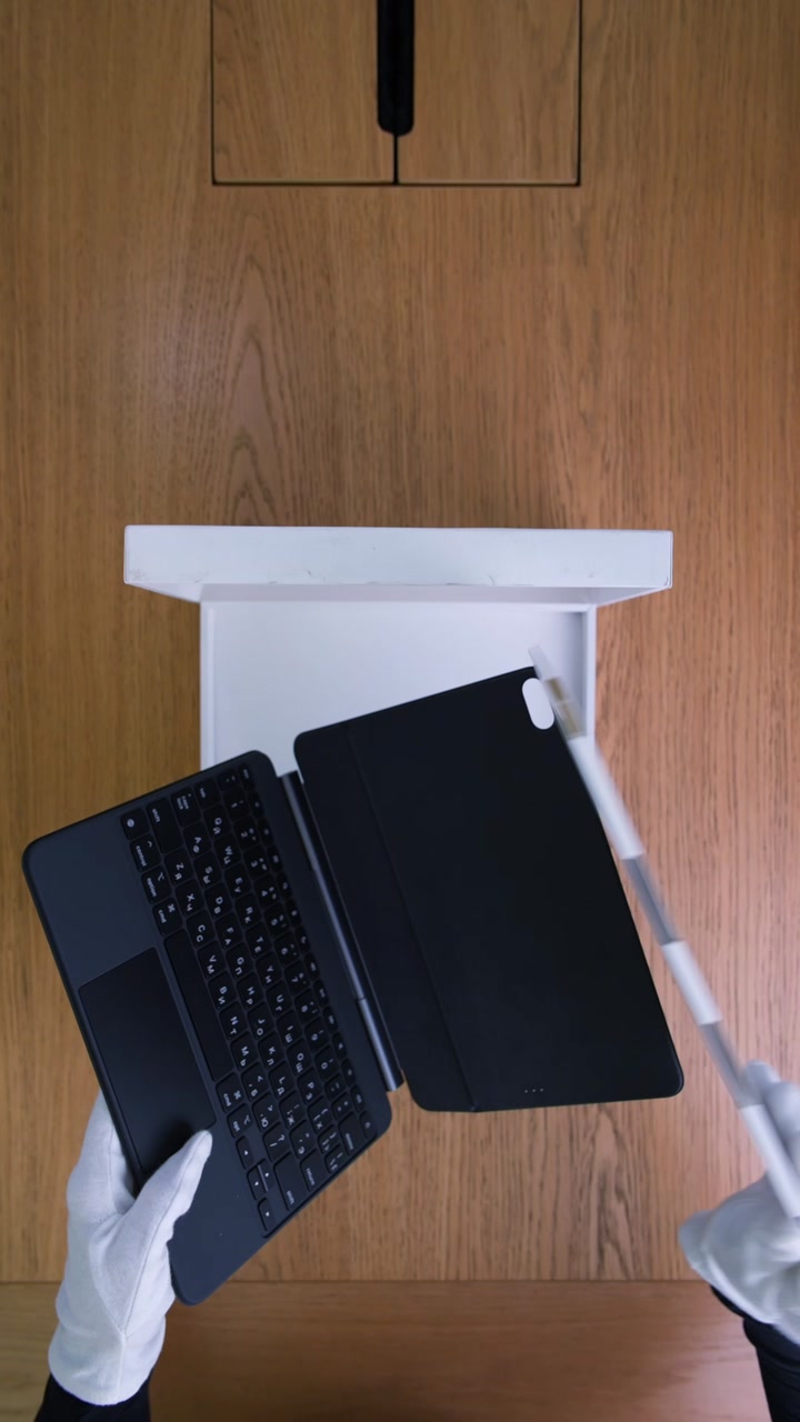Клавиатура Apple Magic Keyboard для iPad Air 6/7/8 11 (MGYX4) Black