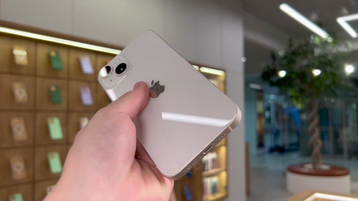 iPhone 14 Starlight