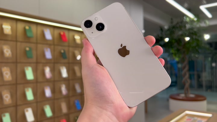 iPhone 14 Starlight