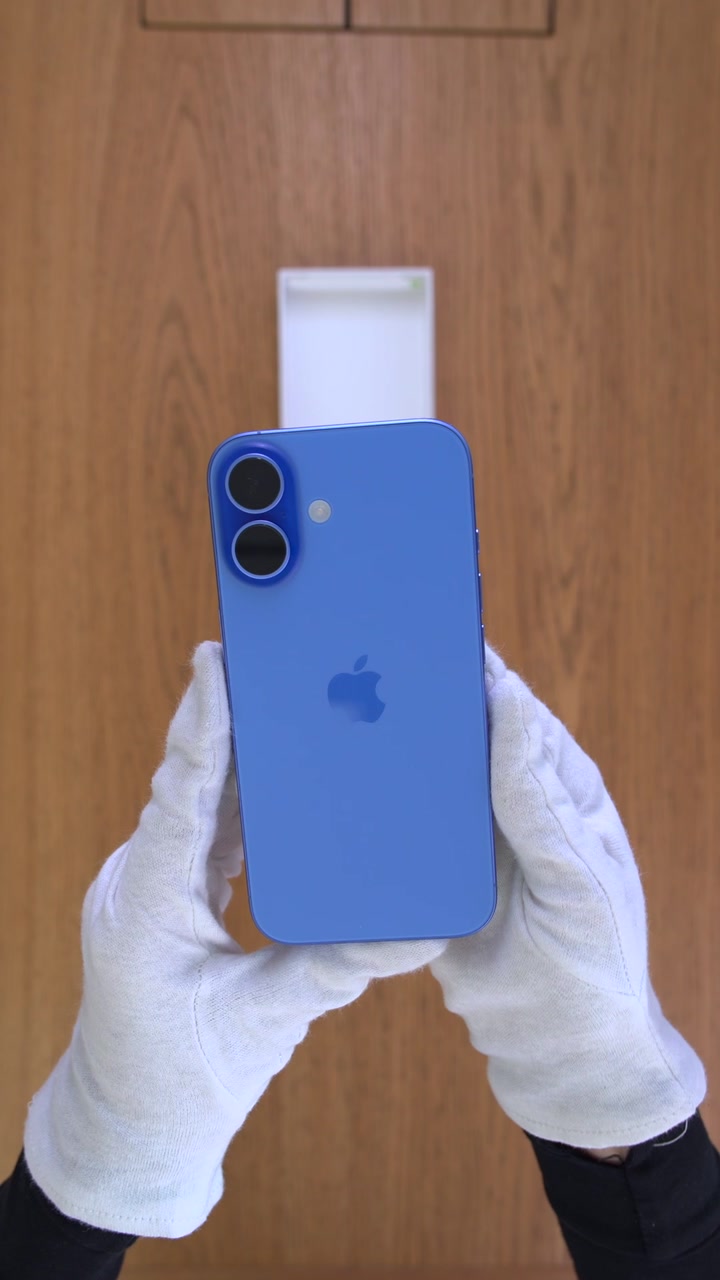 Apple iPhone 16 128Gb Ultramarine (Ультрамарин) Nano-sim + eSim
