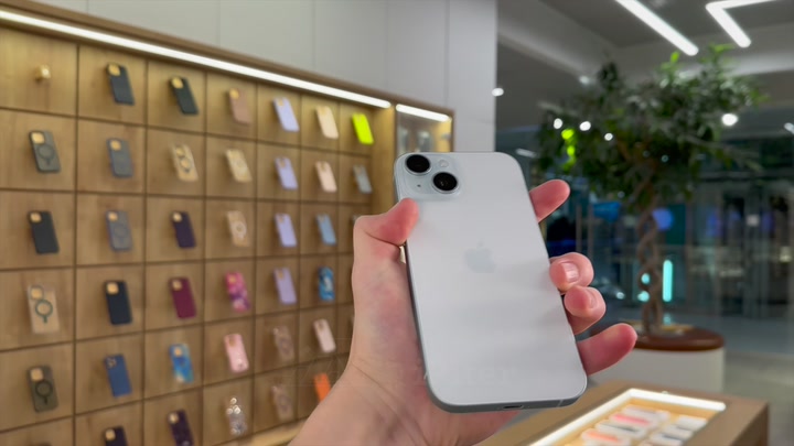 iPhone 15 Blue