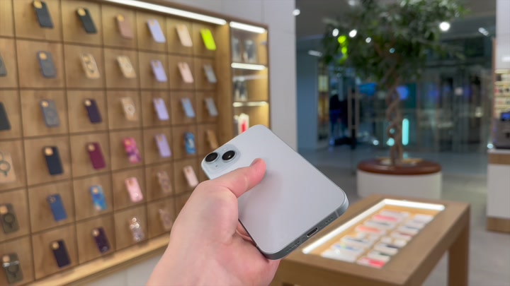 iPhone 15 Blue