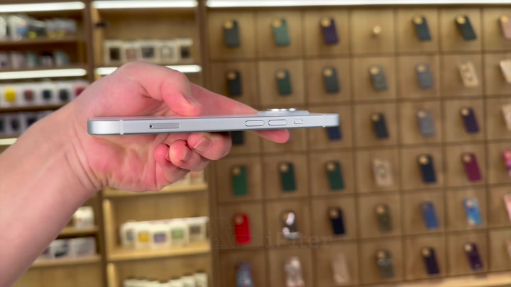 iPhone 15 Blue