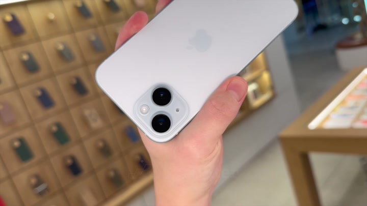 iPhone 15 Blue
