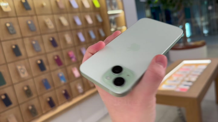 iPhone 15 Green