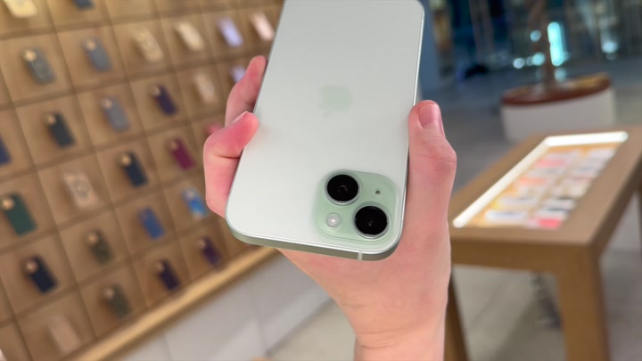 iPhone 15 Green
