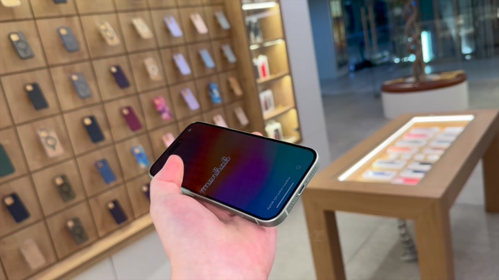 iPhone 15 Green