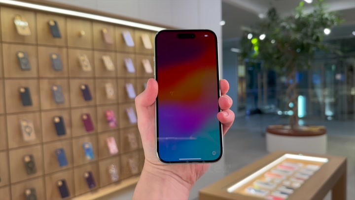 iPhone 15 Green