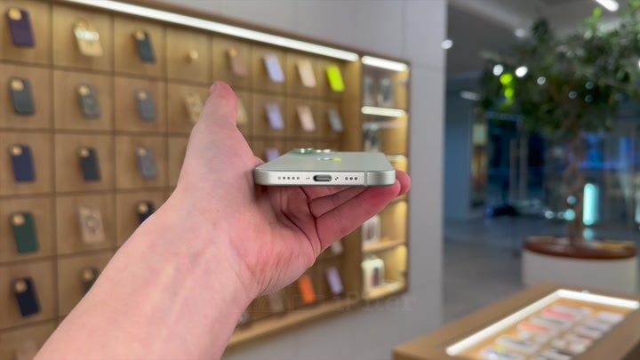 iPhone 15 Green