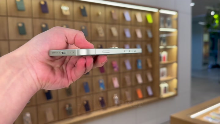 iPhone 15 Green