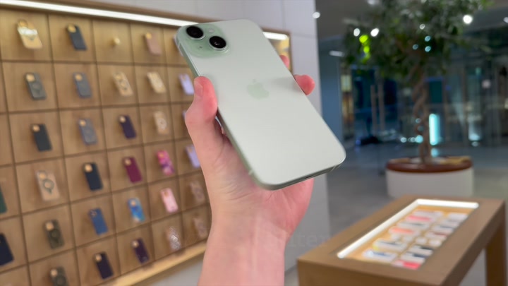 iPhone 15 Green