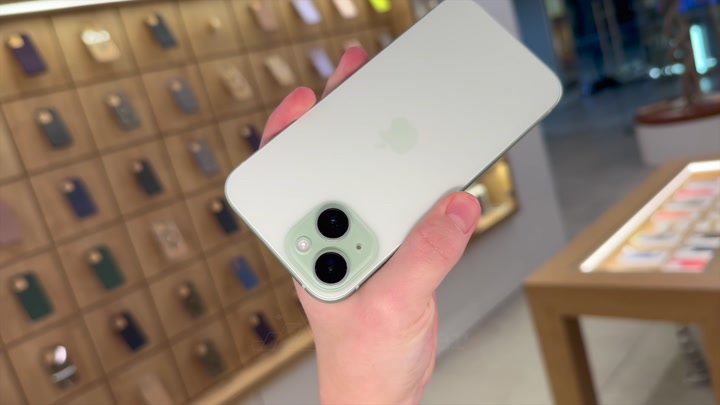 iPhone 15 Green