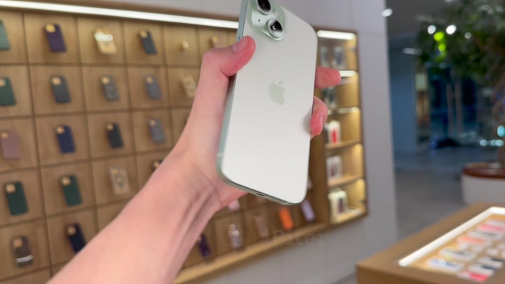 iPhone 15 Green