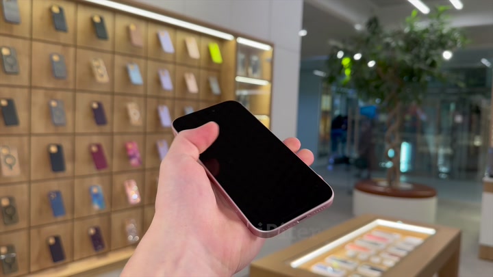iPhone 15 Pink