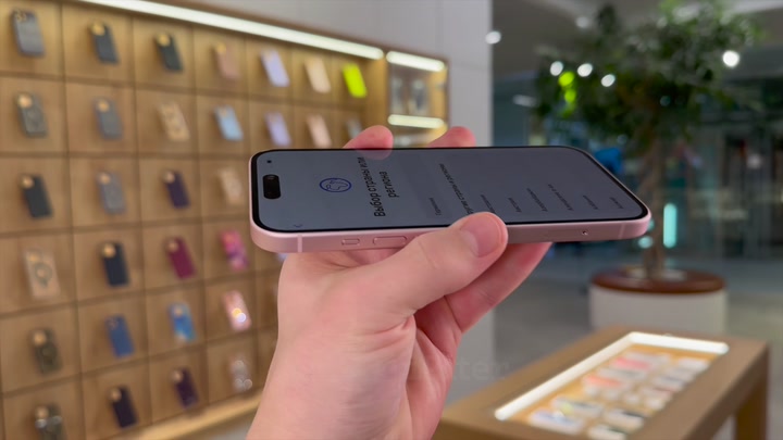 iPhone 15 Pink