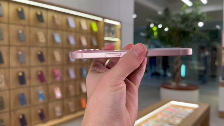 iPhone 15 Pink