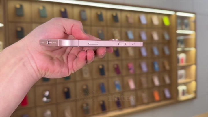 iPhone 15 Pink