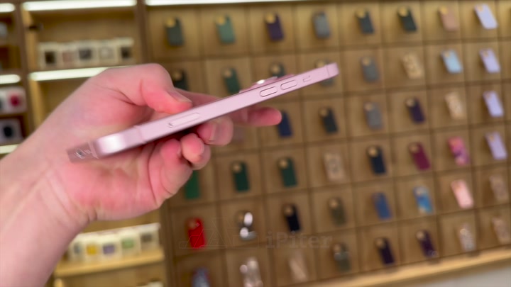 iPhone 15 Pink