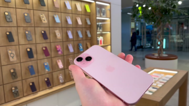 iPhone 15 Pink