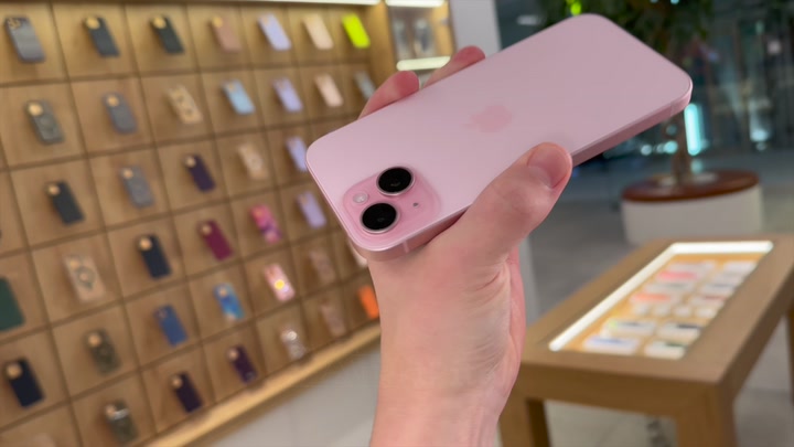 iPhone 15 Pink