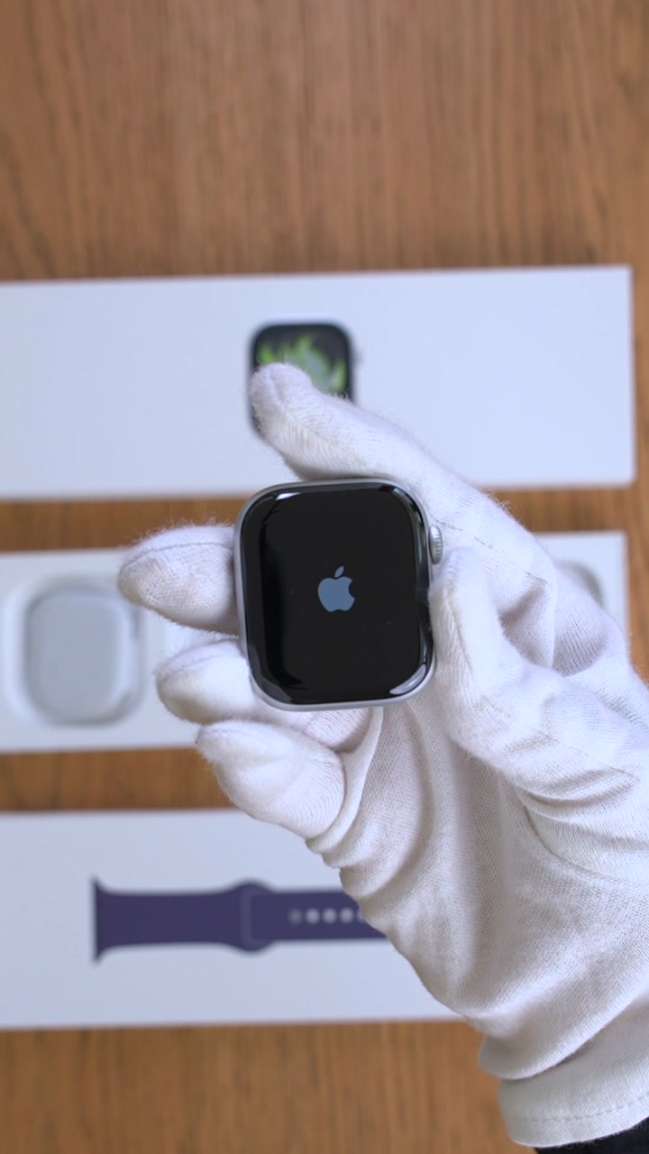Apple Watch Series 11 42 мм Корпус из алюминия «Silver» Спортивный ремешок S/M «Purple Fog»