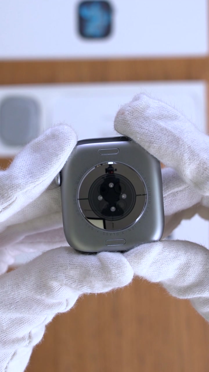 Apple Watch Series 11 46 мм Корпус из алюминия «Space Gray» Спортивный ремешок M/L «Black»