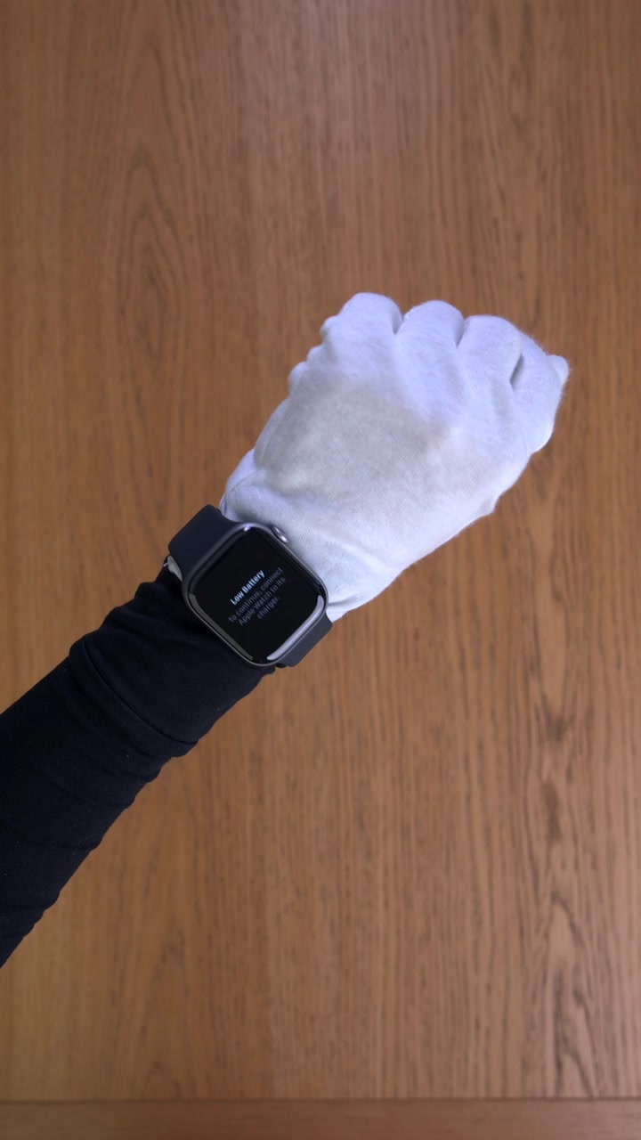 Apple Watch Series 11 46 мм Корпус из алюминия «Space Gray» Спортивный ремешок M/L «Black»
