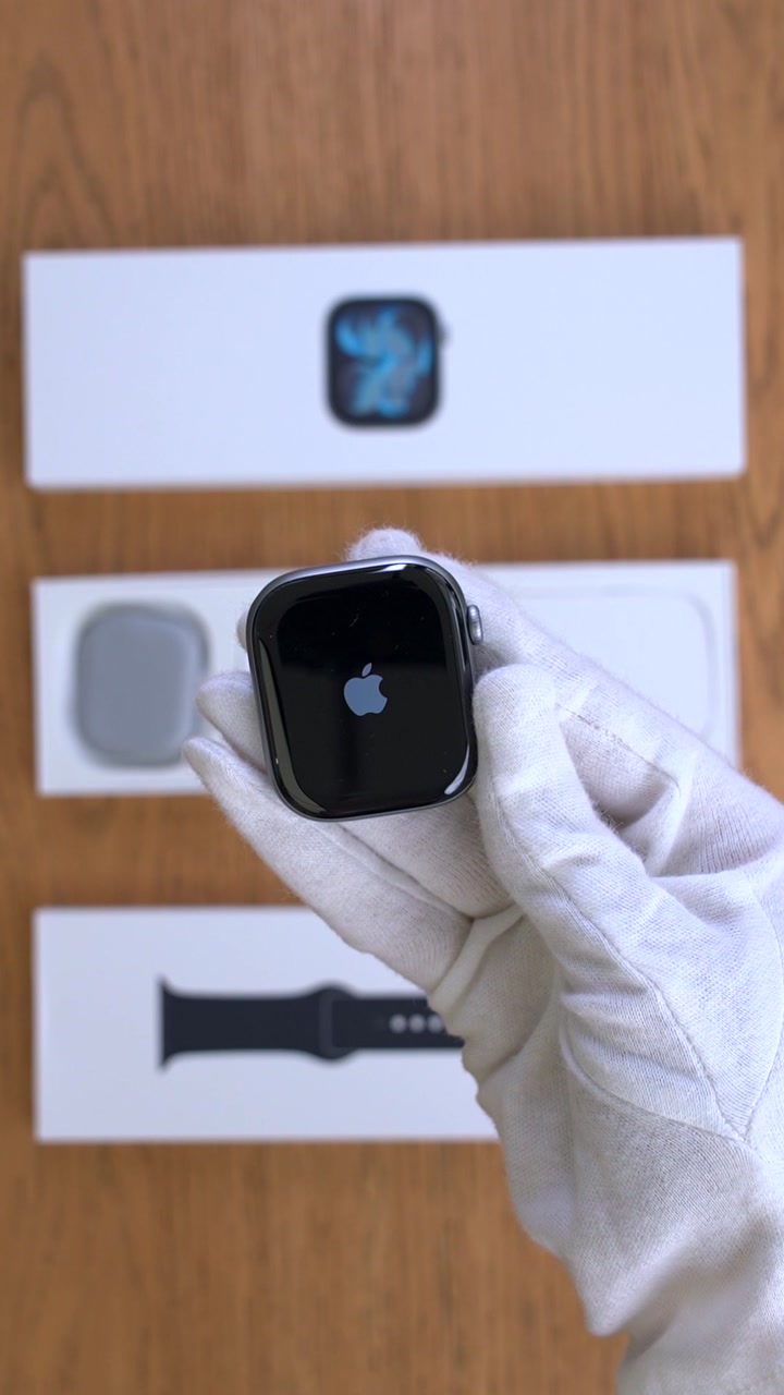 Apple Watch Series 11 46 мм Корпус из алюминия «Space Gray» Спортивный ремешок M/L «Black»