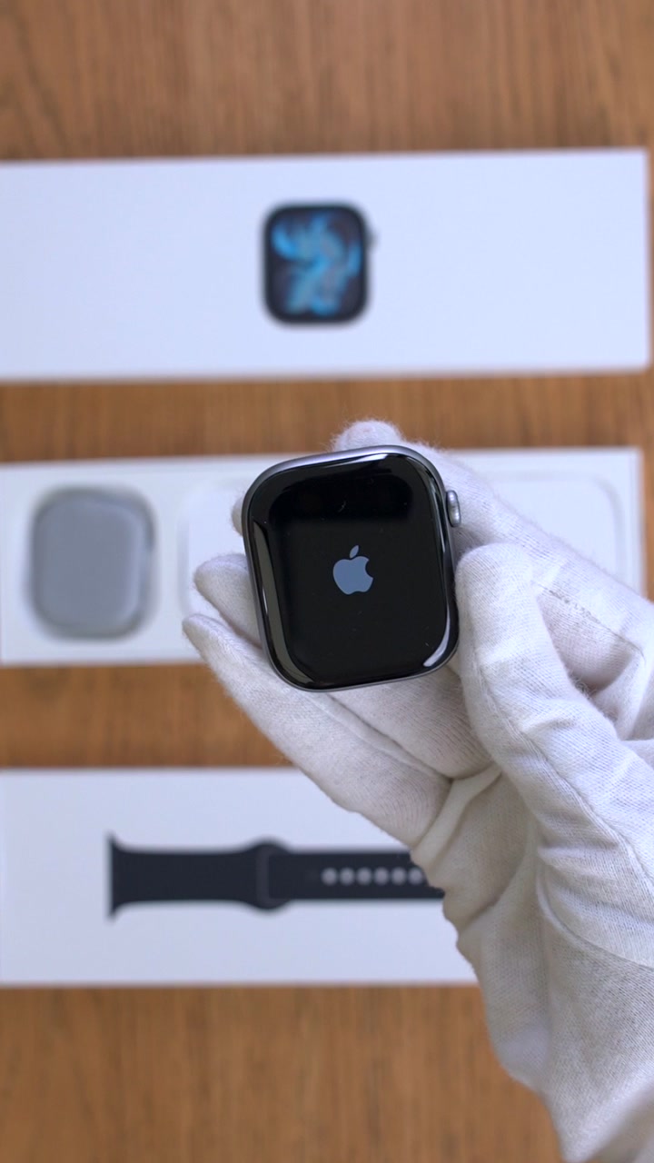 Apple Watch Series 11 46 мм Корпус из алюминия «Space Gray» Спортивный ремешок M/L «Black»