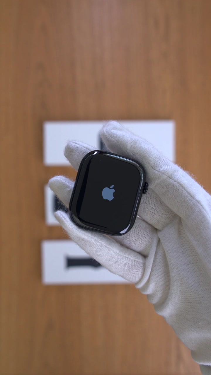 Apple Watch Series 11 46 мм Корпус из алюминия «Jet Black» Спортивный ремешок M/L «Black»