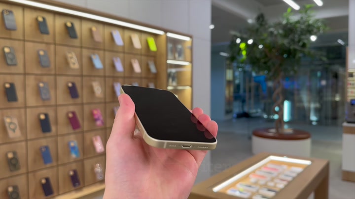 iPhone 15 Yellow