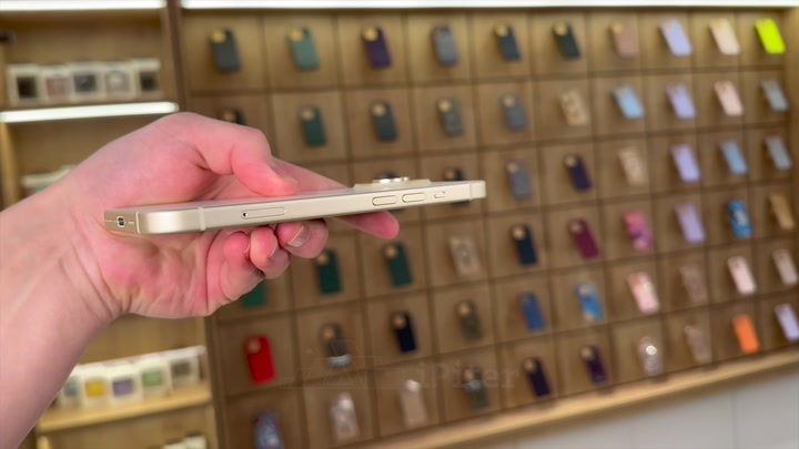 iPhone 15 Yellow