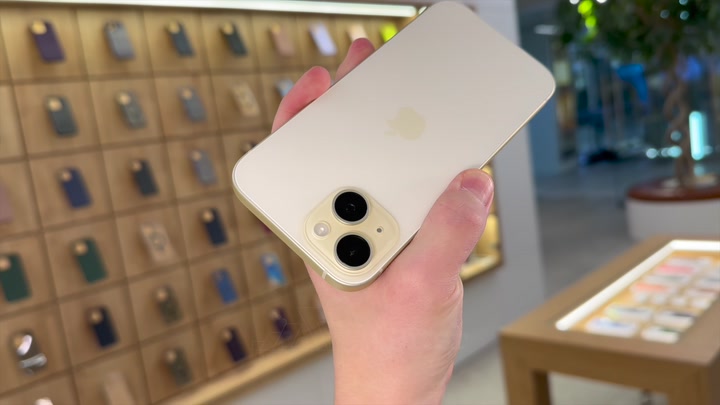 iPhone 15 Yellow