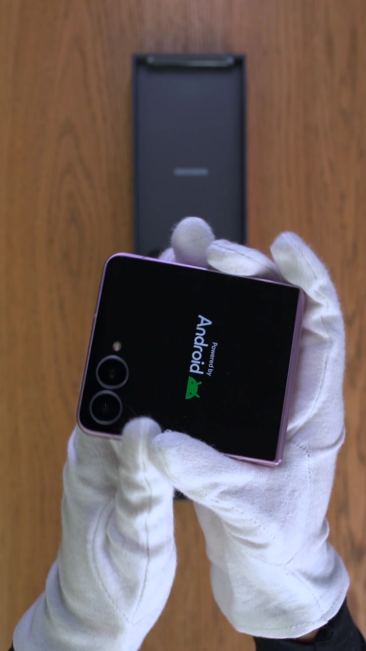Смартфон Samsung Galaxy Z Flip 8 (Pink) SM-F776 (Nano-sim + eSim)