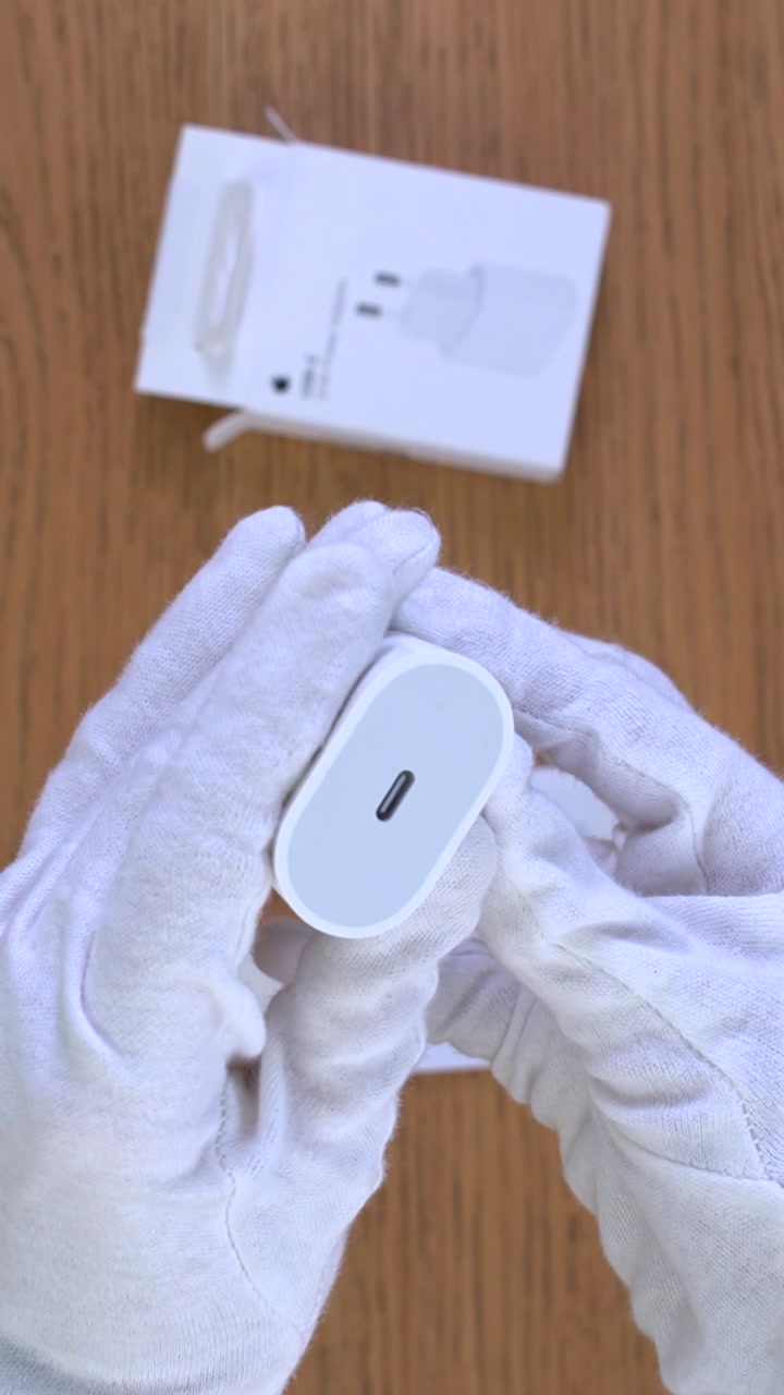 Адаптер Apple 20W