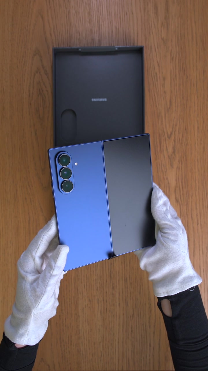 Samsung Galaxy Z Fold 7 Blue Shadow