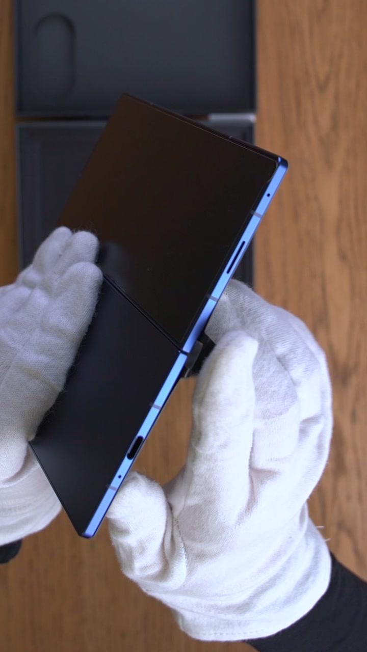 Samsung Galaxy Z Fold 7 Blue Shadow