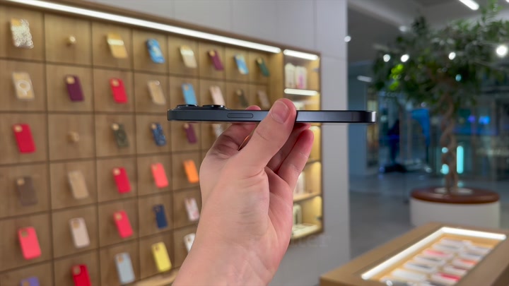 iPhone 15 Pro Blue Titanium