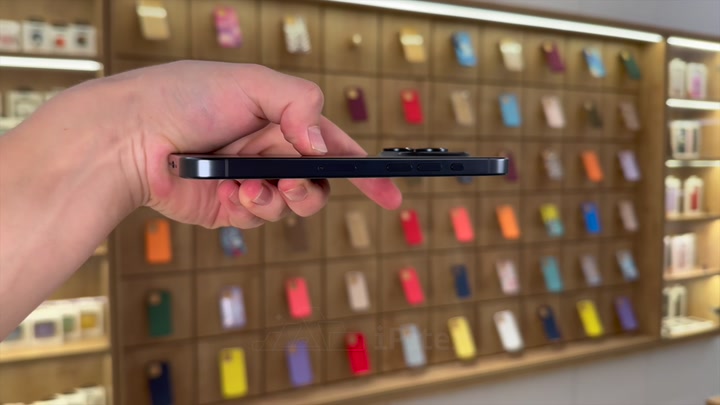 iPhone 15 Pro Blue Titanium