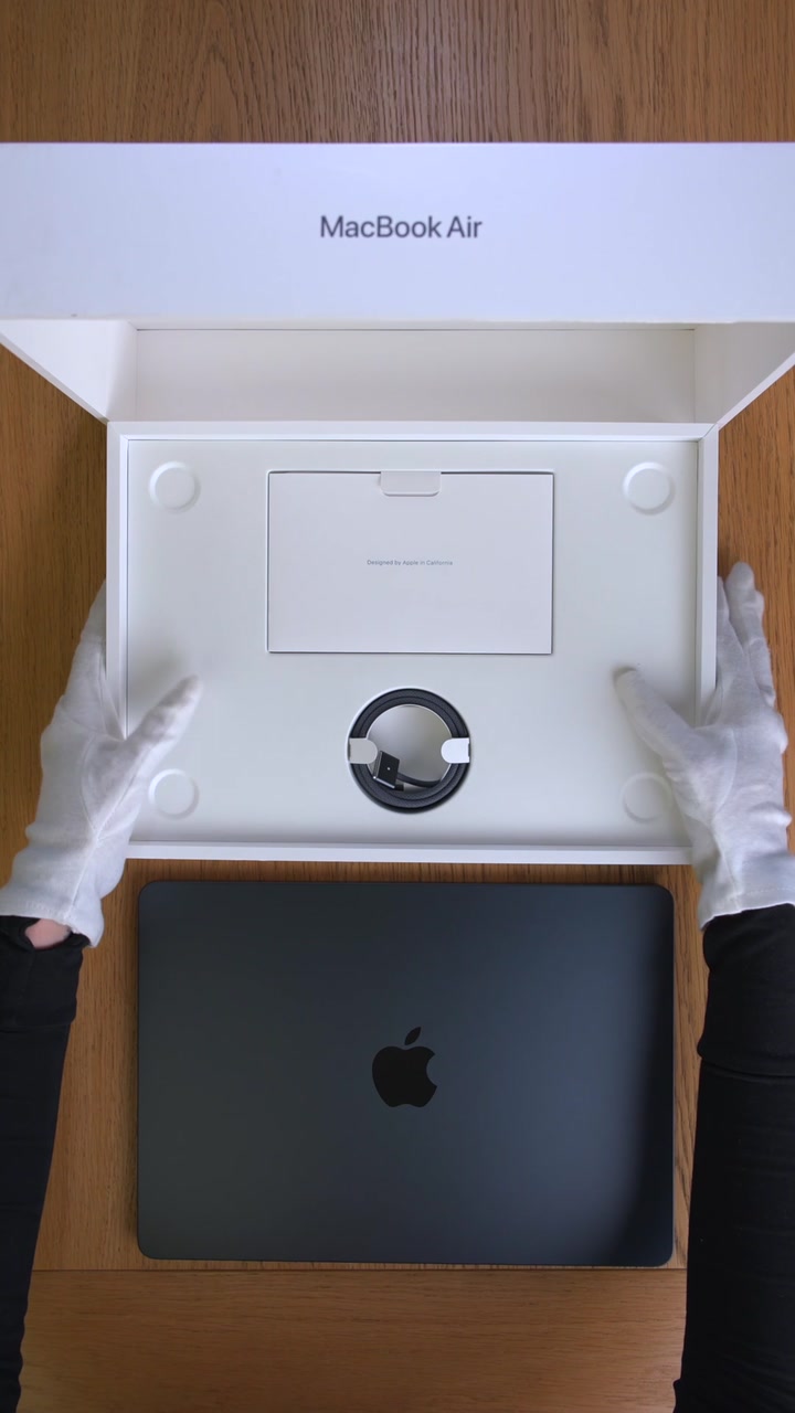 MacBook Air 13 (2025) M4 Midnight