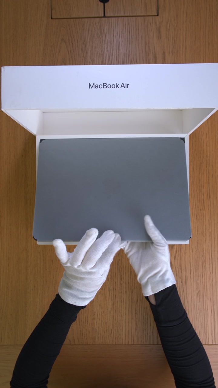 MacBook Air 13 (2025) M4 Midnight